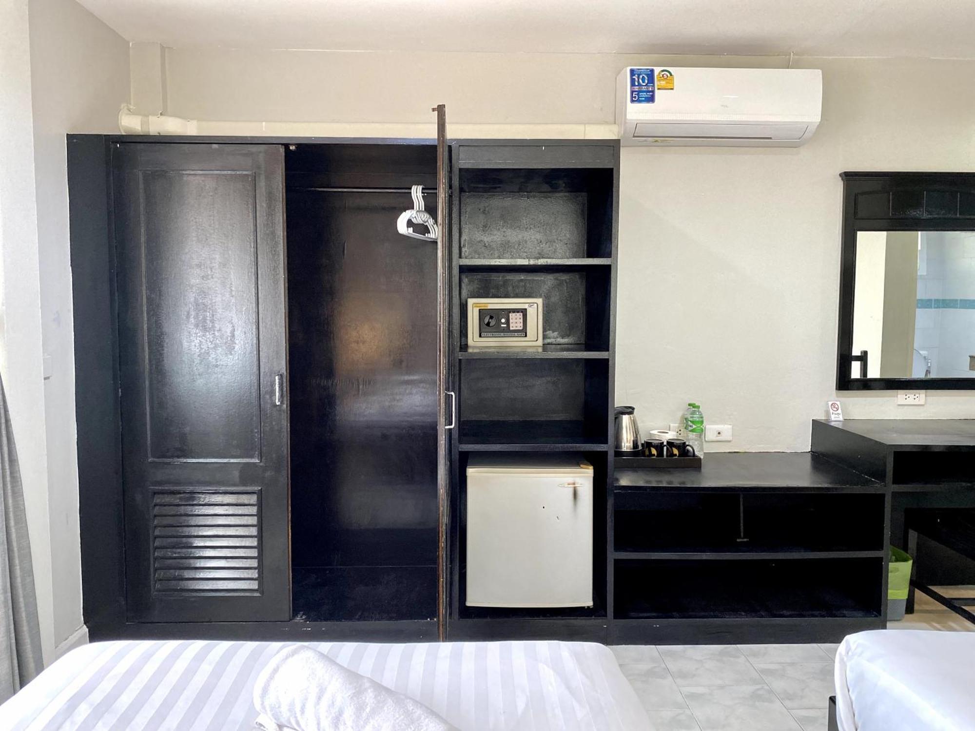 Beachwalk Minotel Patong Экстерьер фото