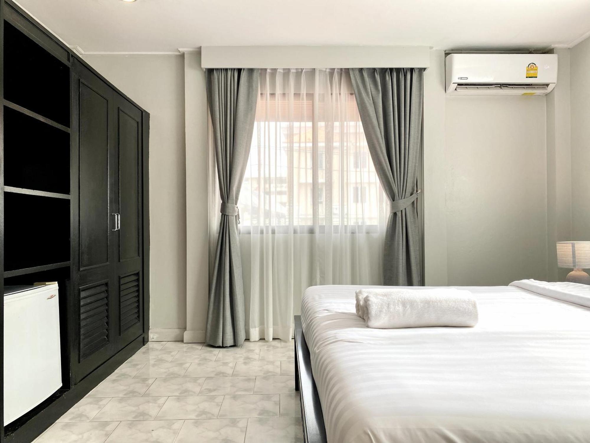 Beachwalk Minotel Patong Экстерьер фото