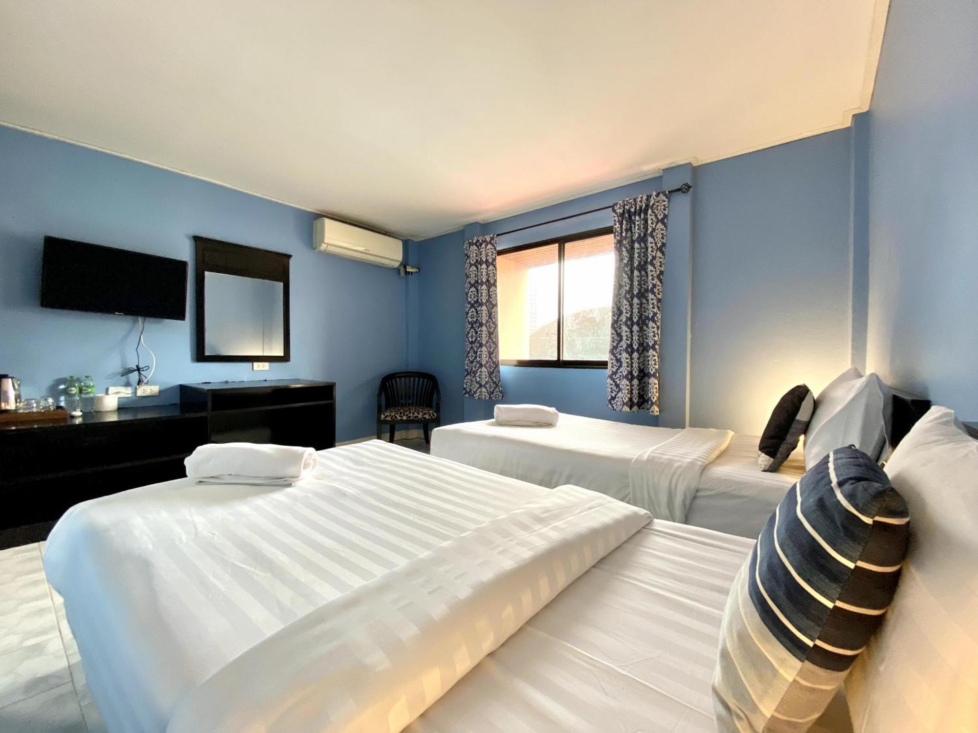 Beachwalk Minotel Patong Экстерьер фото